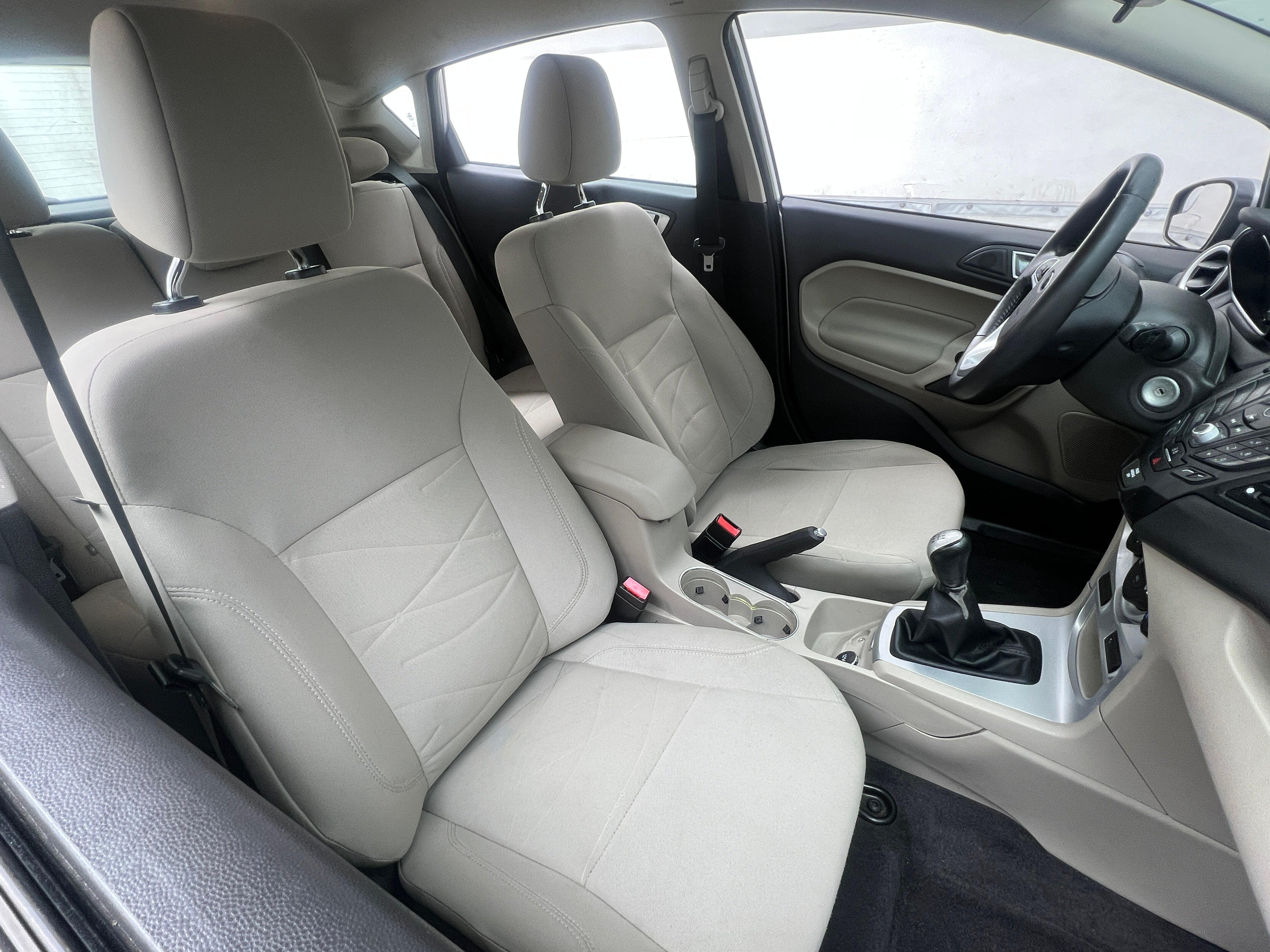 Used 2016 Ford Fiesta SE with VIN 3FADP4EJ1GM137340 for sale in Oak Creek, WI