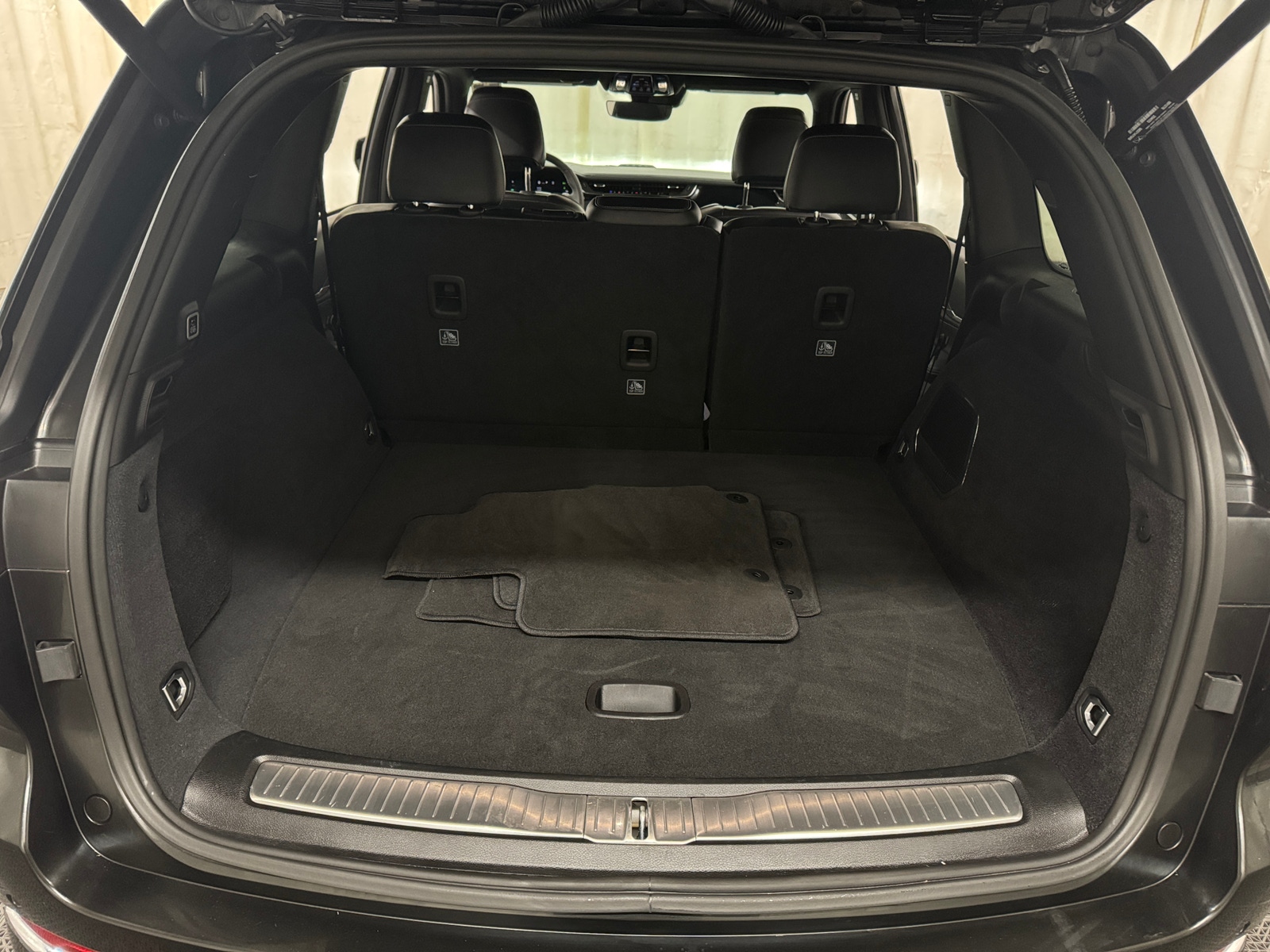 Thumbnail: 2024 Jeep Grand Cherokee - 6