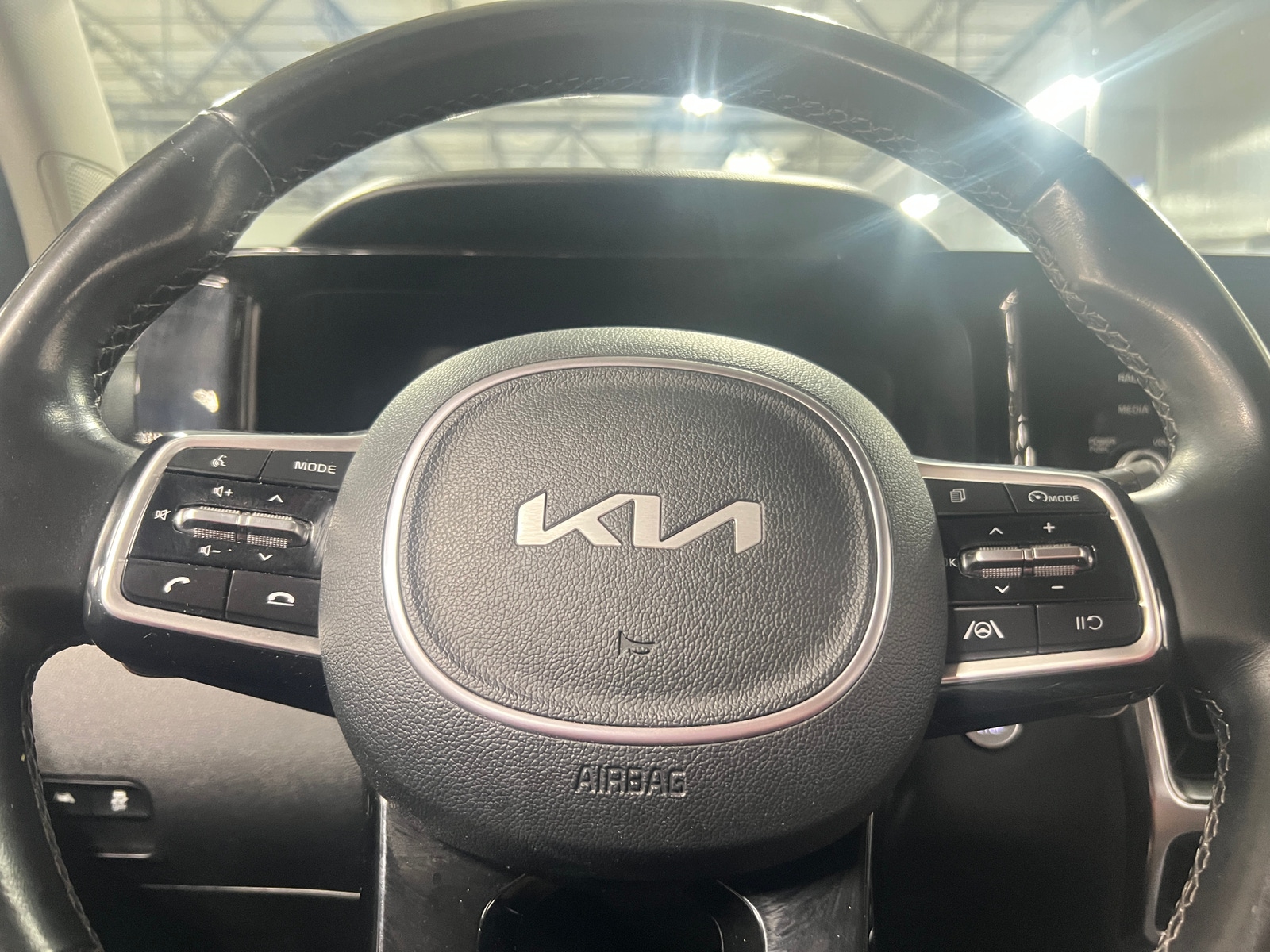 Thumbnail: 2022 Kia Sorento - 4