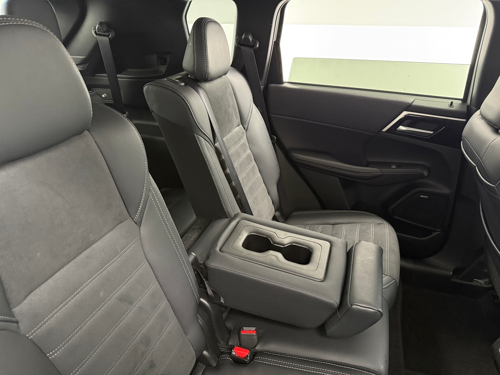 Thumbnail: 2025 Mitsubishi Outlander - 5