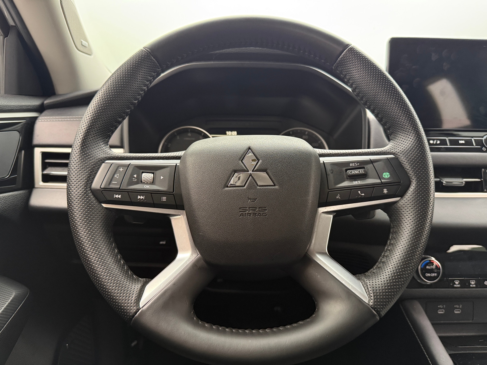 Thumbnail: 2025 Mitsubishi Outlander - 4