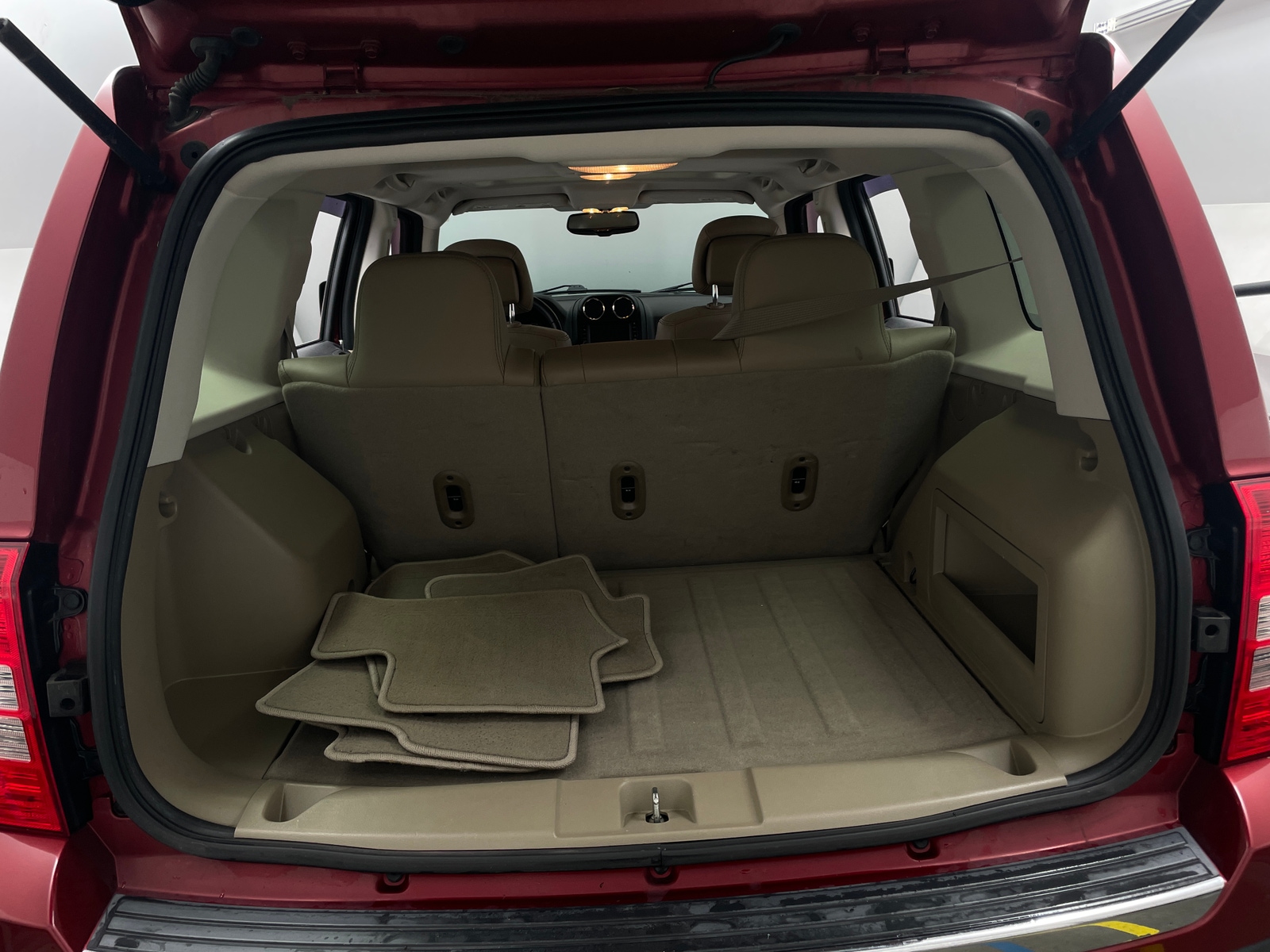 Thumbnail: 2016 Jeep Patriot - 6