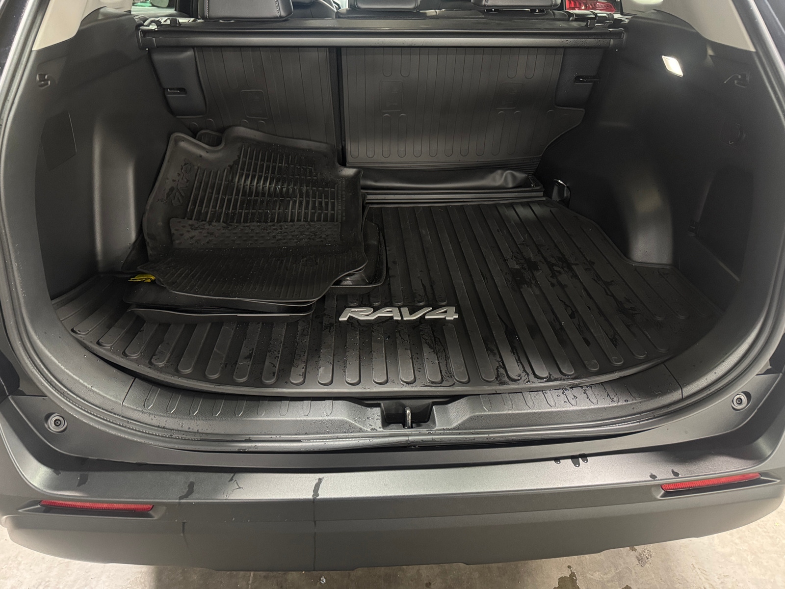 Thumbnail: 2025 Toyota RAV4 - 6