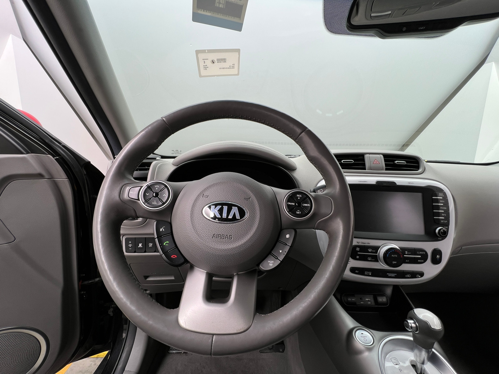 Thumbnail: 2017 Kia Soul EV - 4