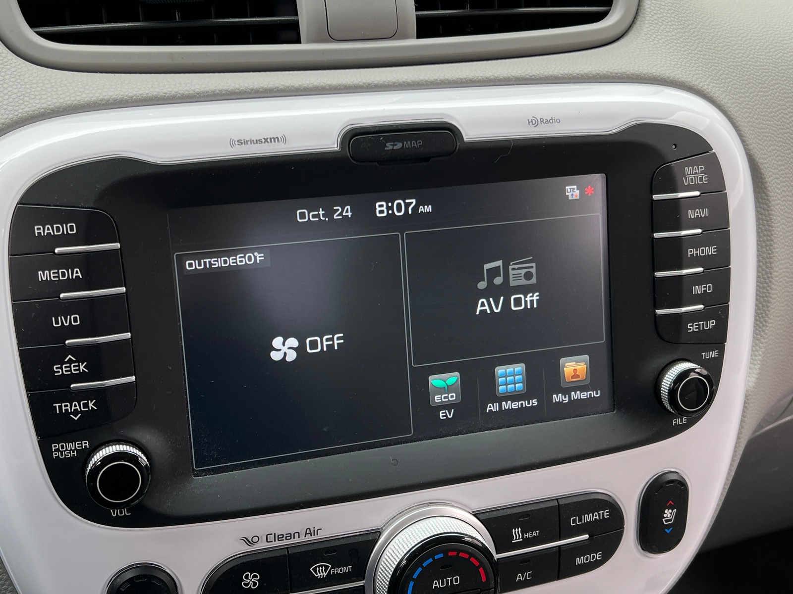 Thumbnail: 2017 Kia Soul EV - 3