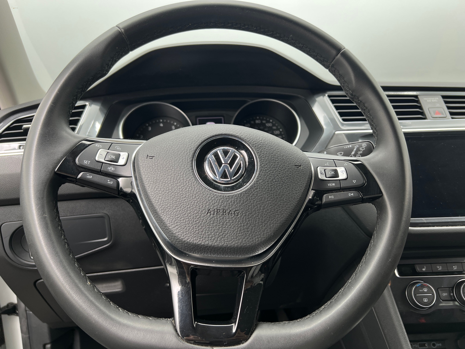 Thumbnail: 2020 Volkswagen Tiguan - 4