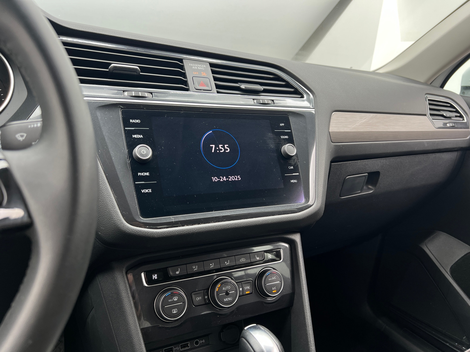 Thumbnail: 2020 Volkswagen Tiguan - 3