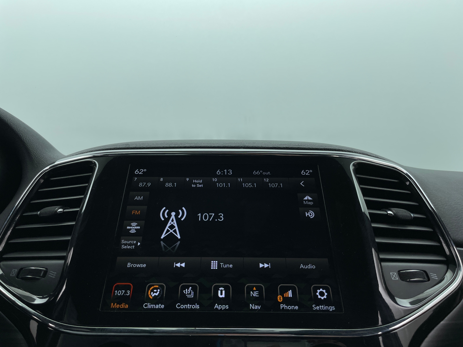 Thumbnail: 2021 Jeep Grand Cherokee - 4