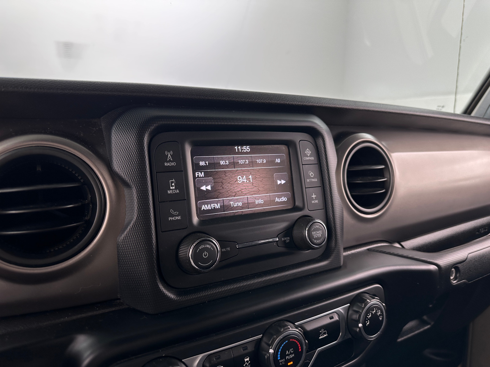 Thumbnail: 2020 Jeep Gladiator - 4