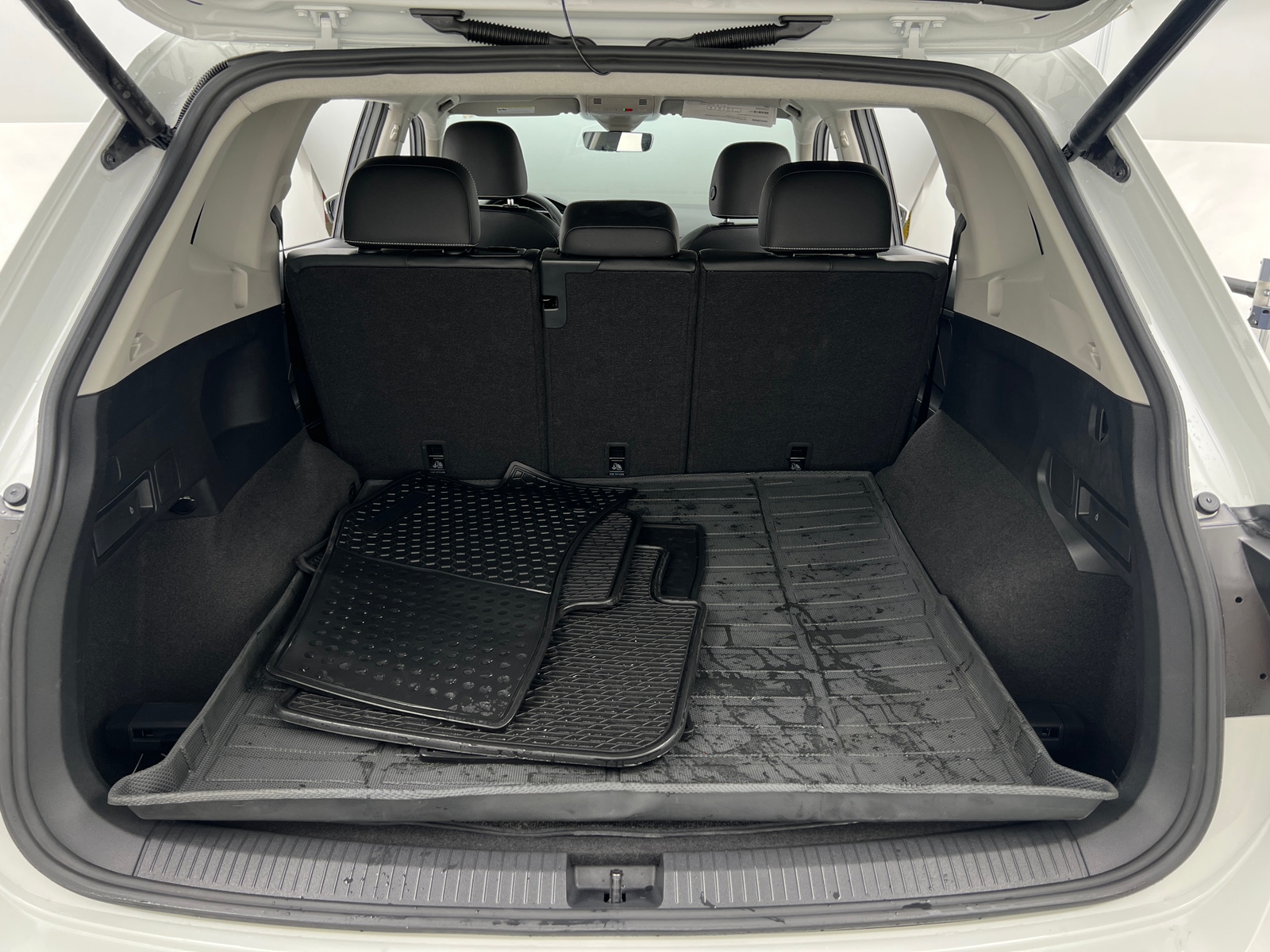 Thumbnail: 2022 Volkswagen Tiguan - 6