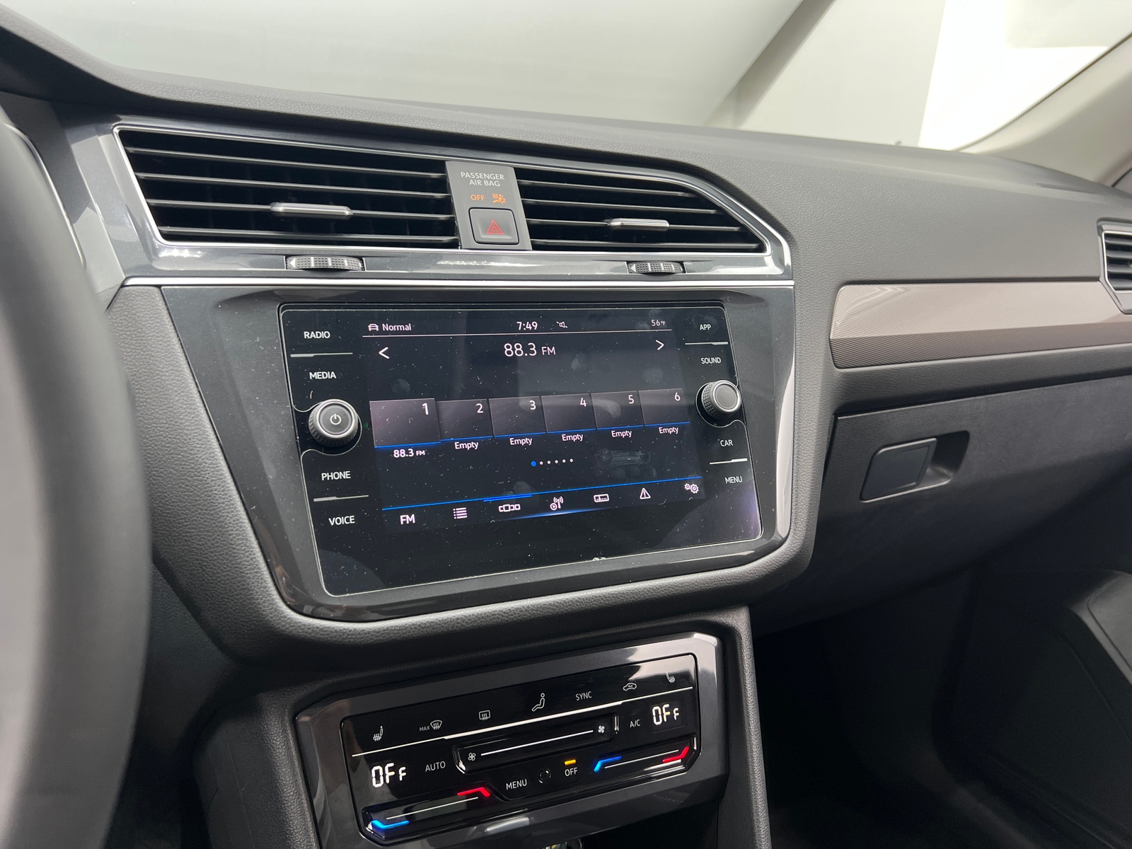 Thumbnail: 2022 Volkswagen Tiguan - 3