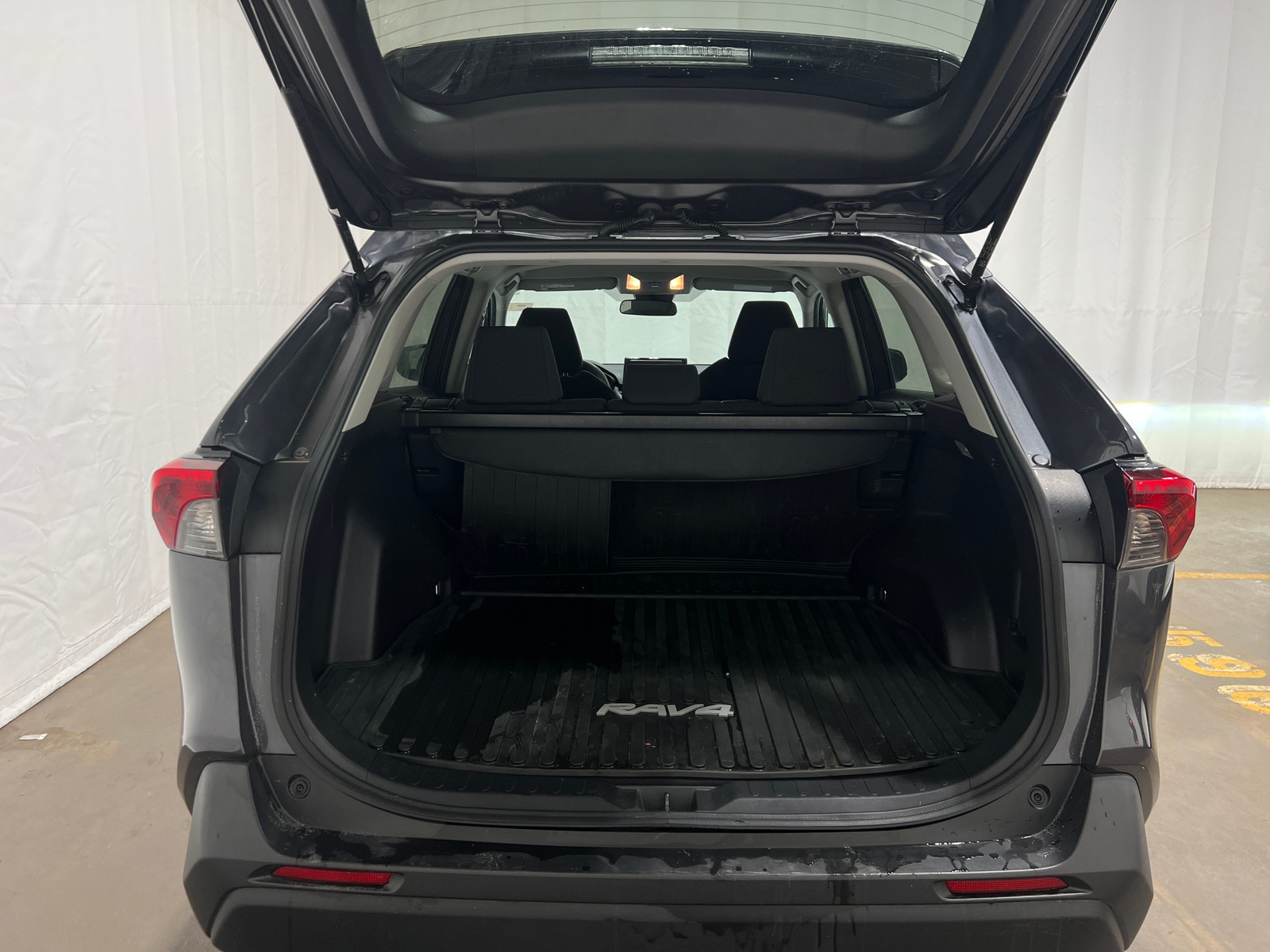 Thumbnail: 2019 Toyota RAV4 - 7