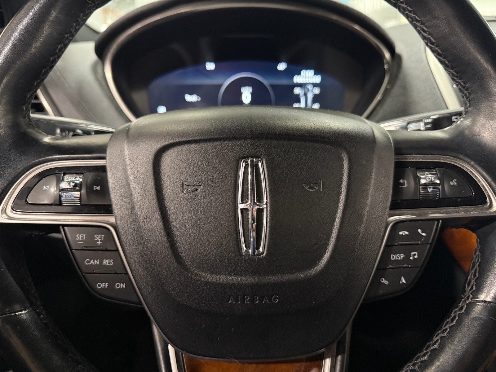 Thumbnail: 2019 Lincoln Nautilus - 4