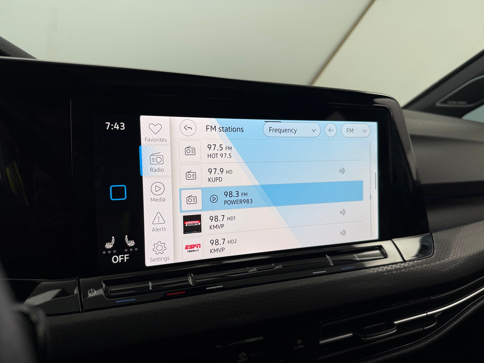 Thumbnail: 2022 Volkswagen Golf - 4