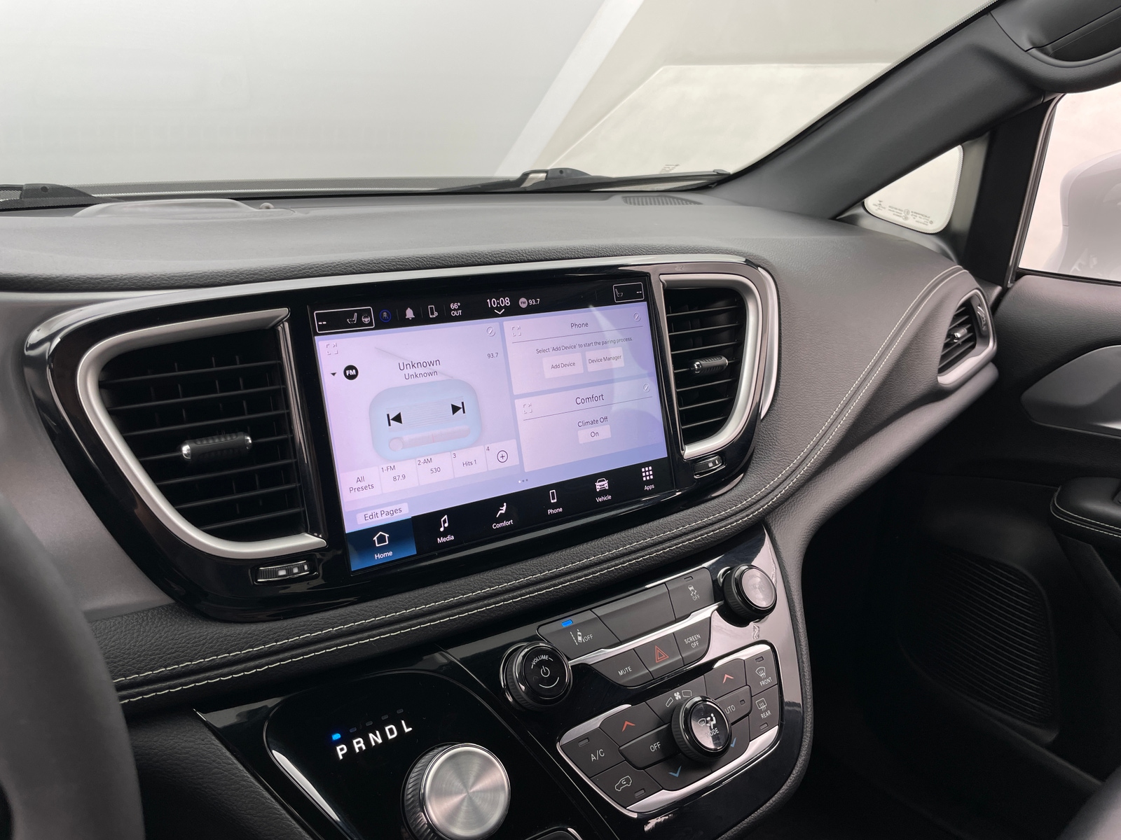 Thumbnail: 2022 Chrysler Pacifica - 3