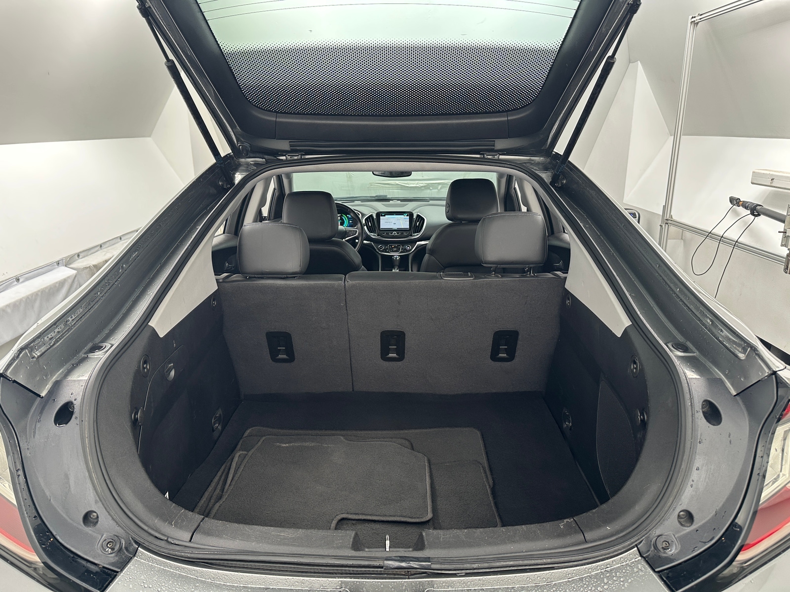 Thumbnail: 2017 Chevrolet Volt - 6