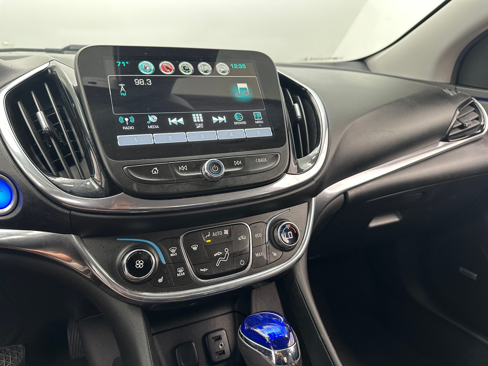 Thumbnail: 2017 Chevrolet Volt - 3