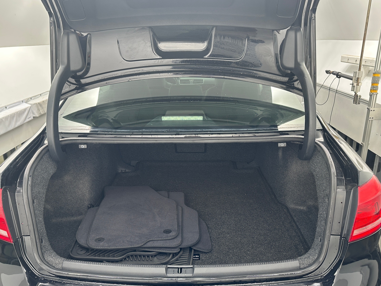 Thumbnail: 2013 Volkswagen Passat - 7