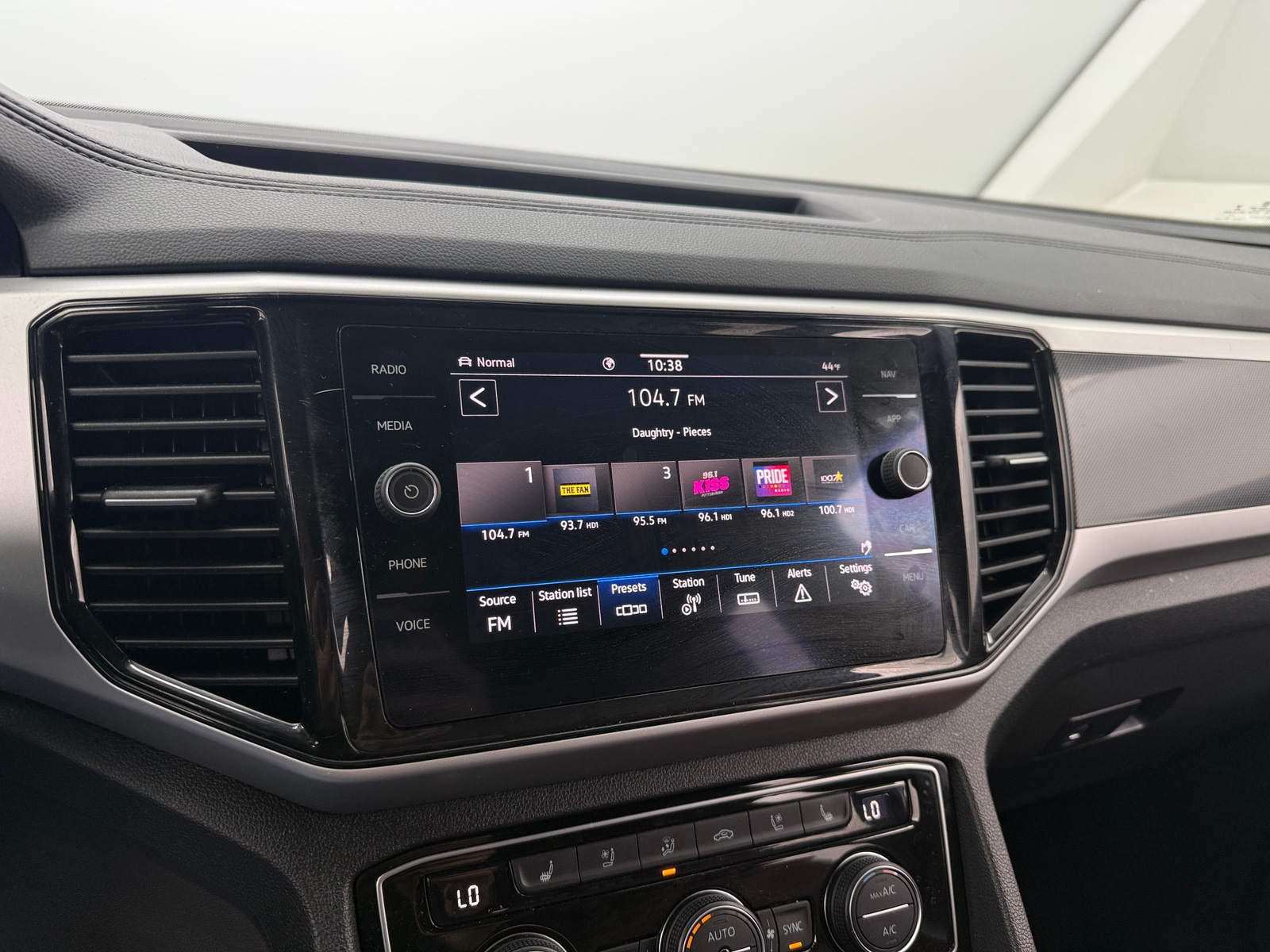 Thumbnail: 2022 Volkswagen Atlas - 4