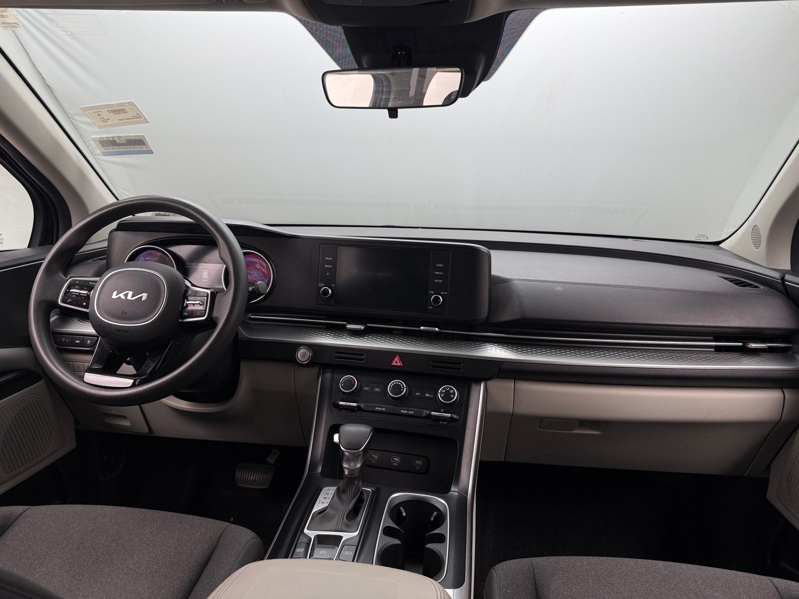 Thumbnail: 2022 Kia Carnival - 3