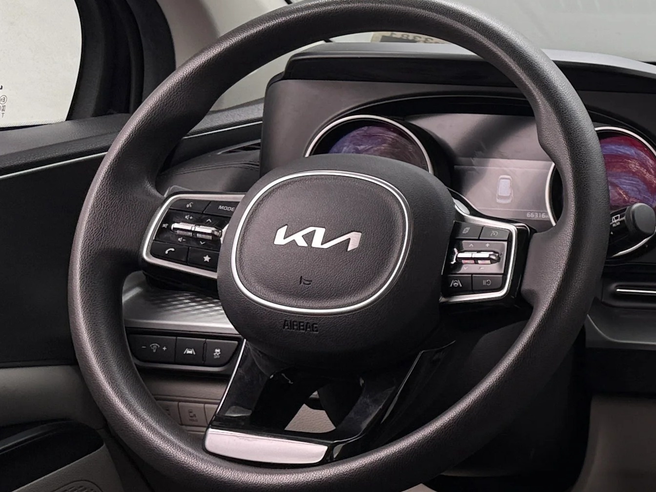 Thumbnail: 2022 Kia Carnival - 5