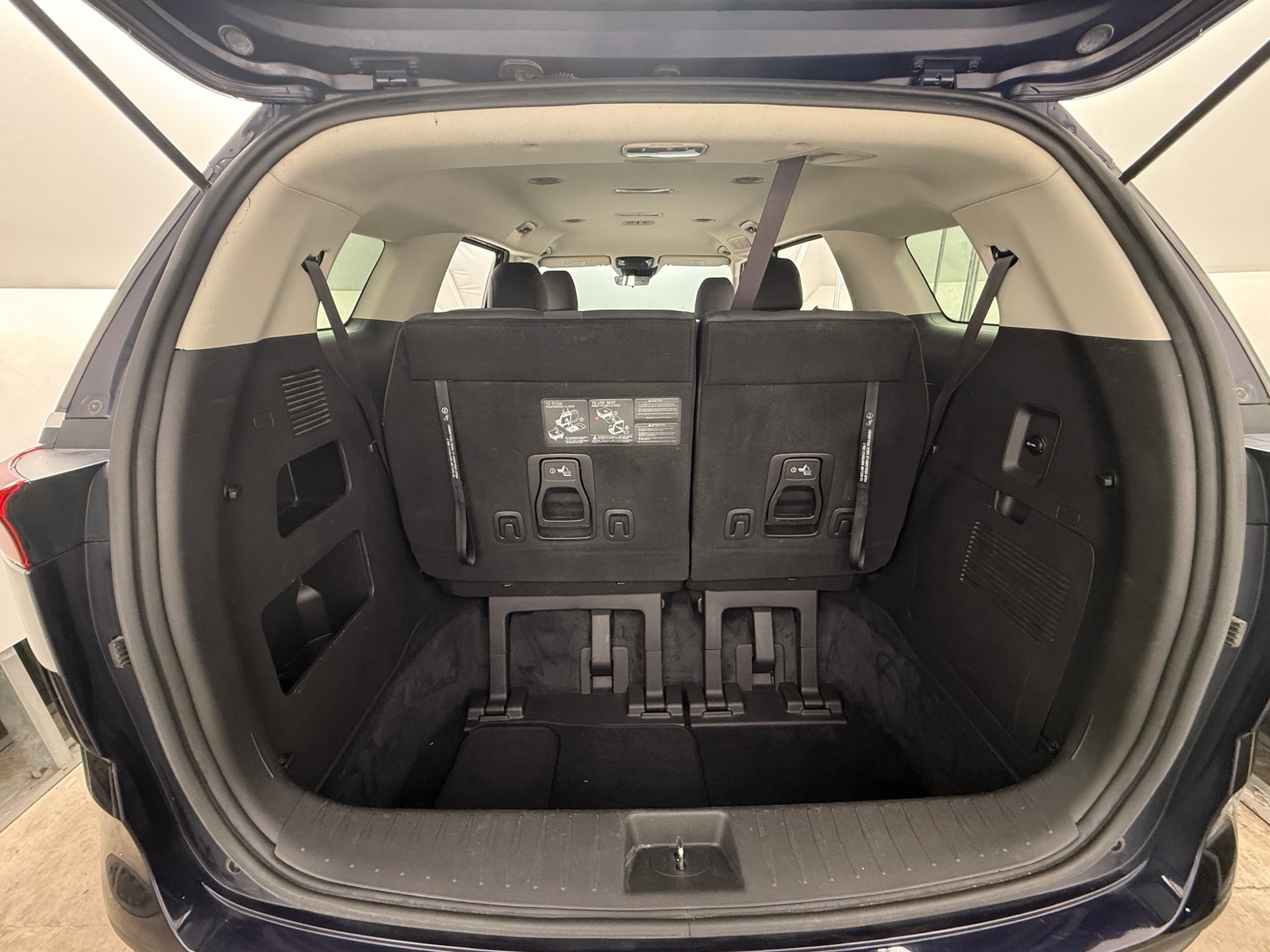 Thumbnail: 2022 Kia Carnival - 7