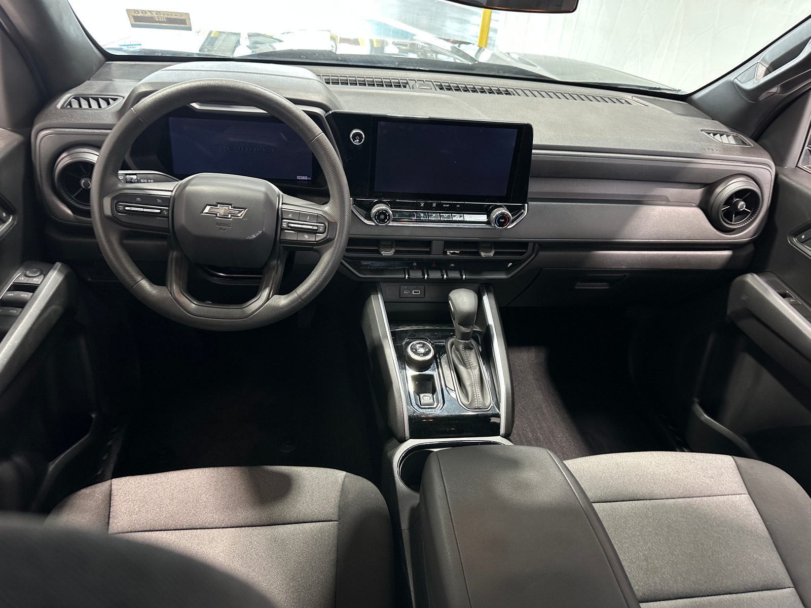 Thumbnail: 2024 Chevrolet Colorado - 3