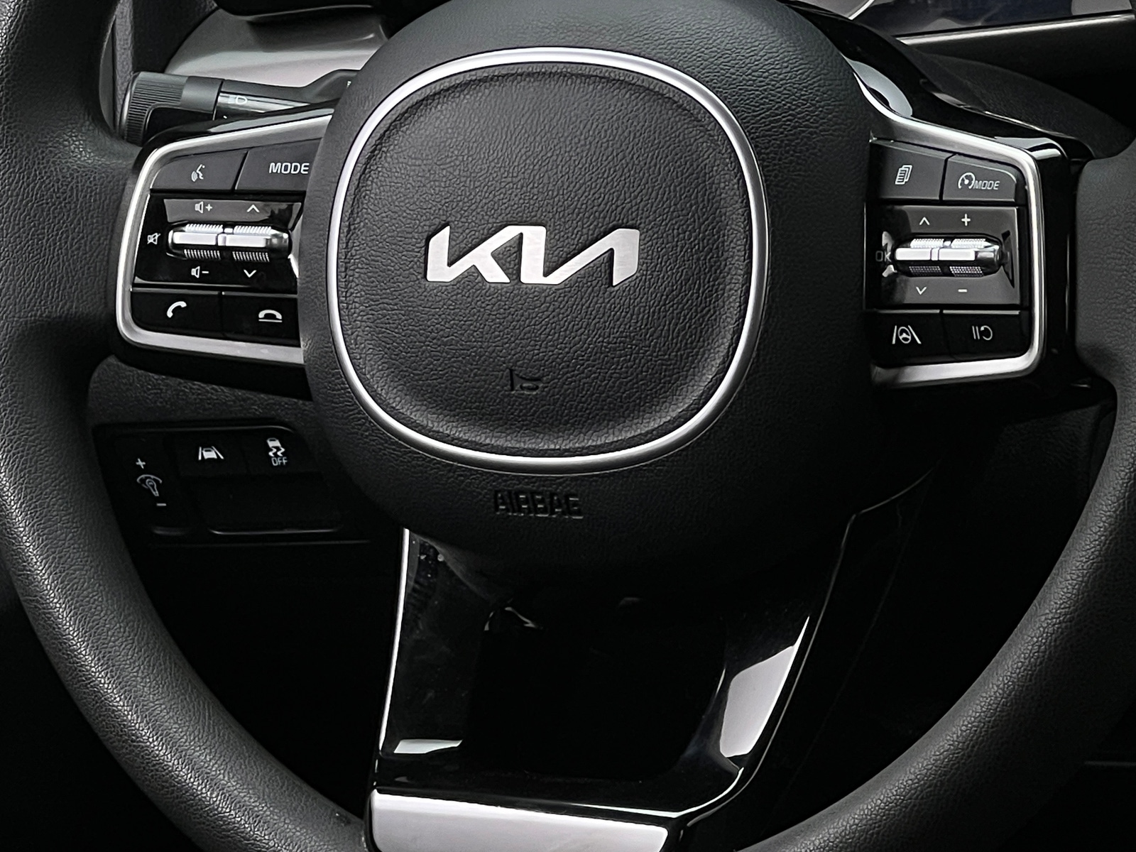 Thumbnail: 2023 Kia Sorento - 5