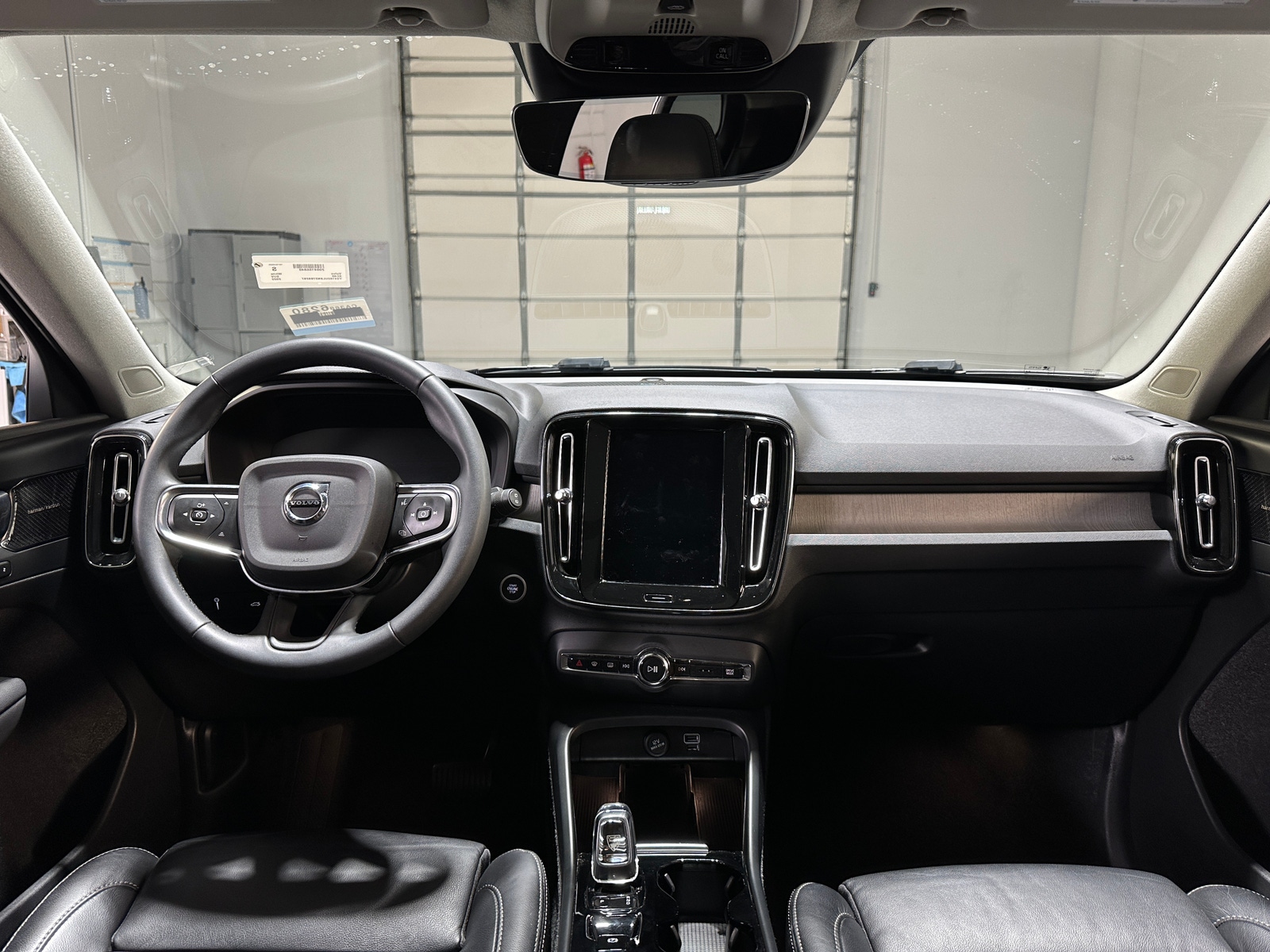 Thumbnail: 2022 Volvo XC40 - 2