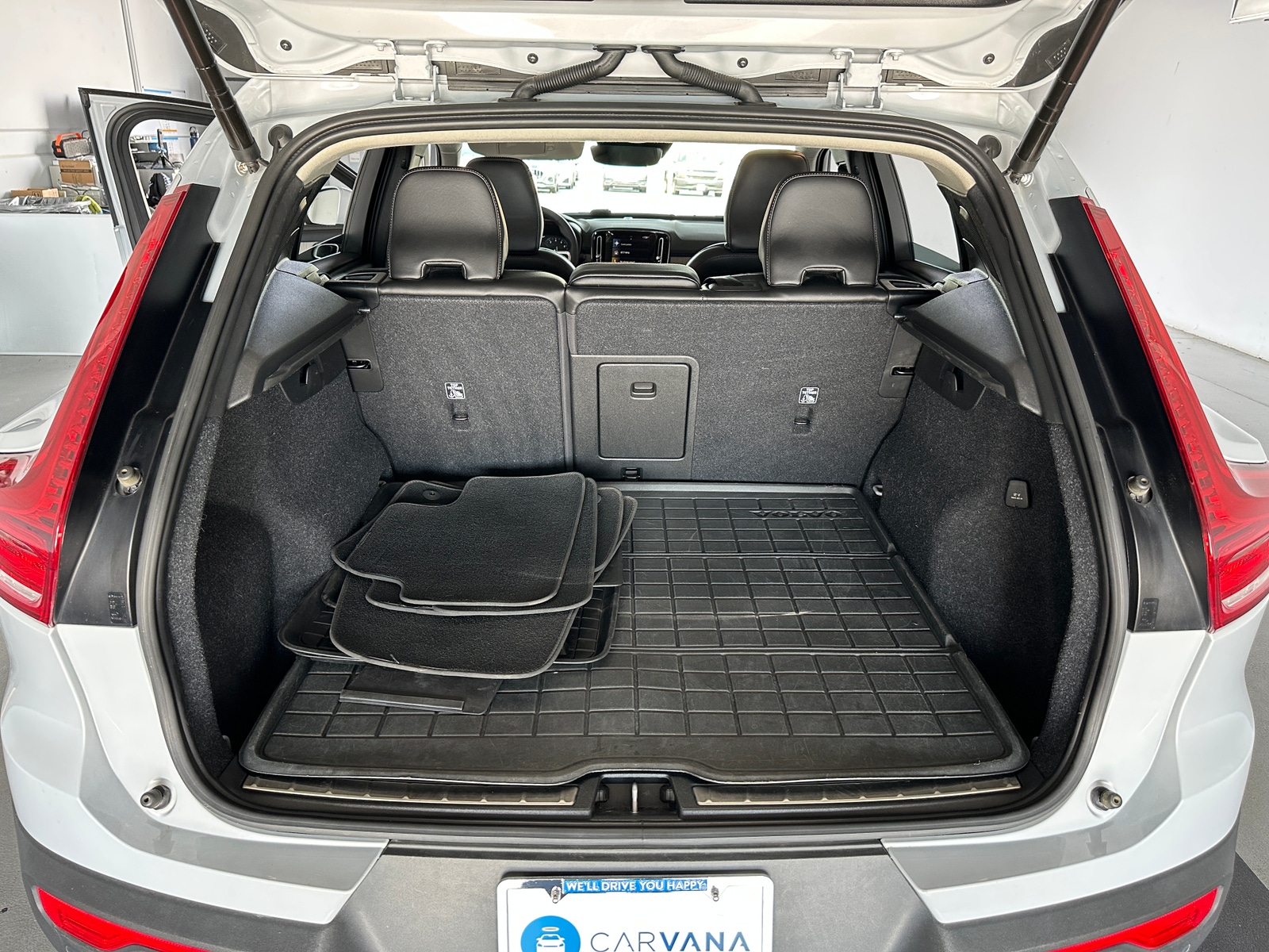 Thumbnail: 2022 Volvo XC40 - 6