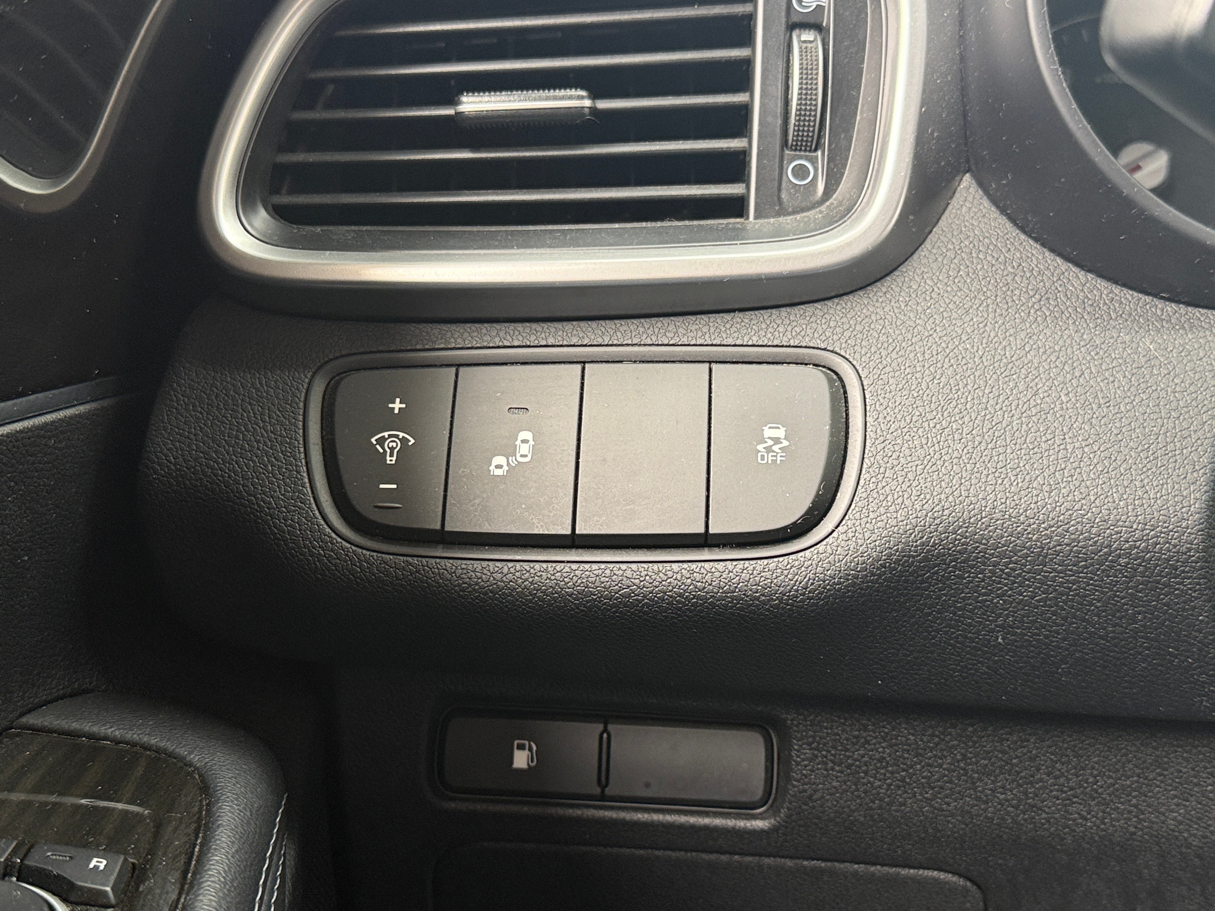 Used 2020 Kia Sorento LX with VIN 5XYPGDA3XLG690591 for sale in Oak Creek, WI