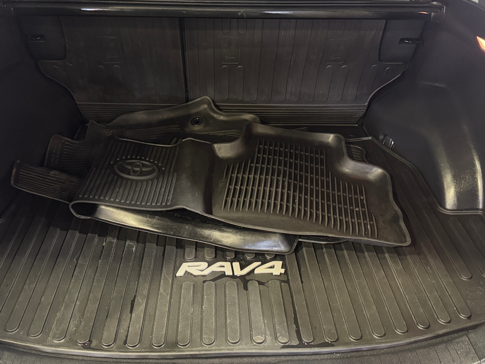 Thumbnail: 2019 Toyota RAV4 - 6