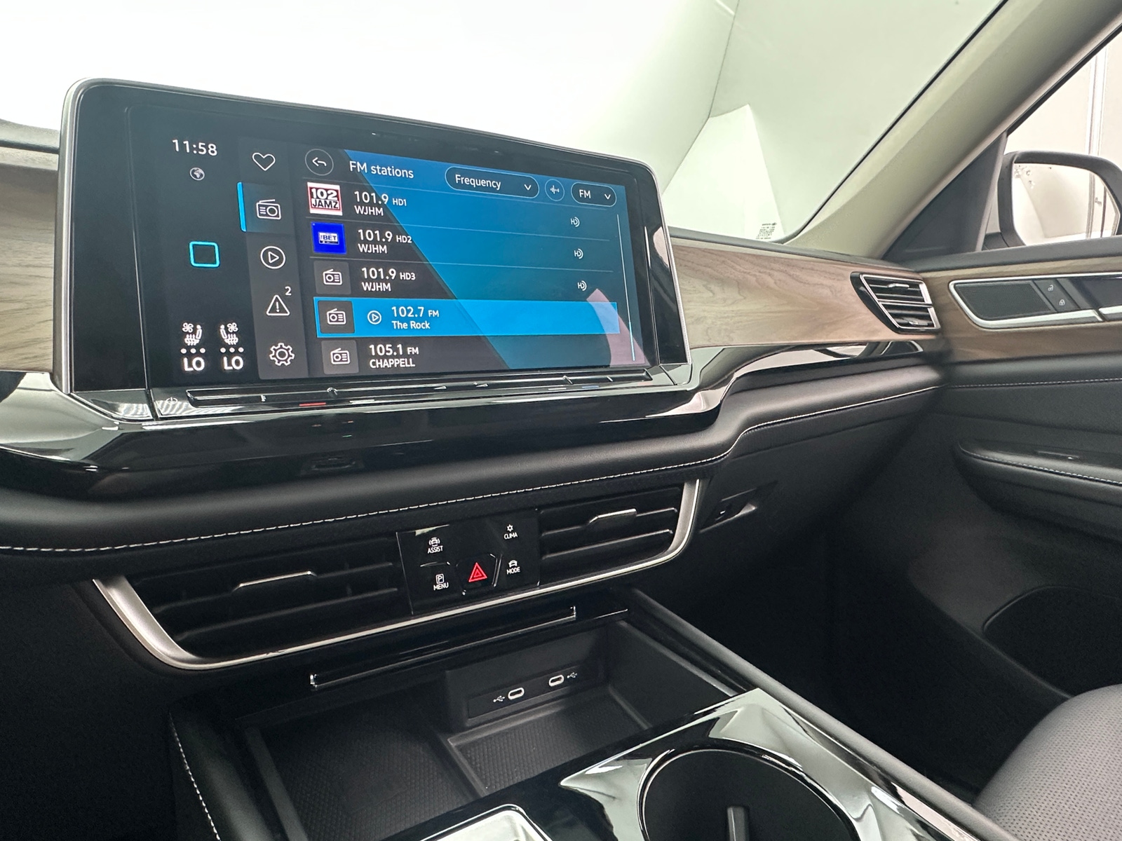 Thumbnail: 2024 Volkswagen Atlas - 3