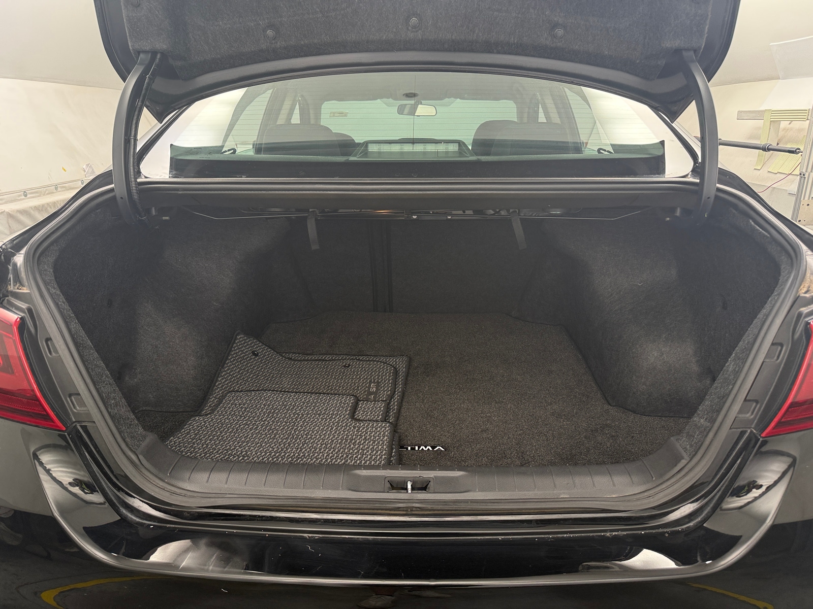 Thumbnail: 2018 Nissan Altima - 7