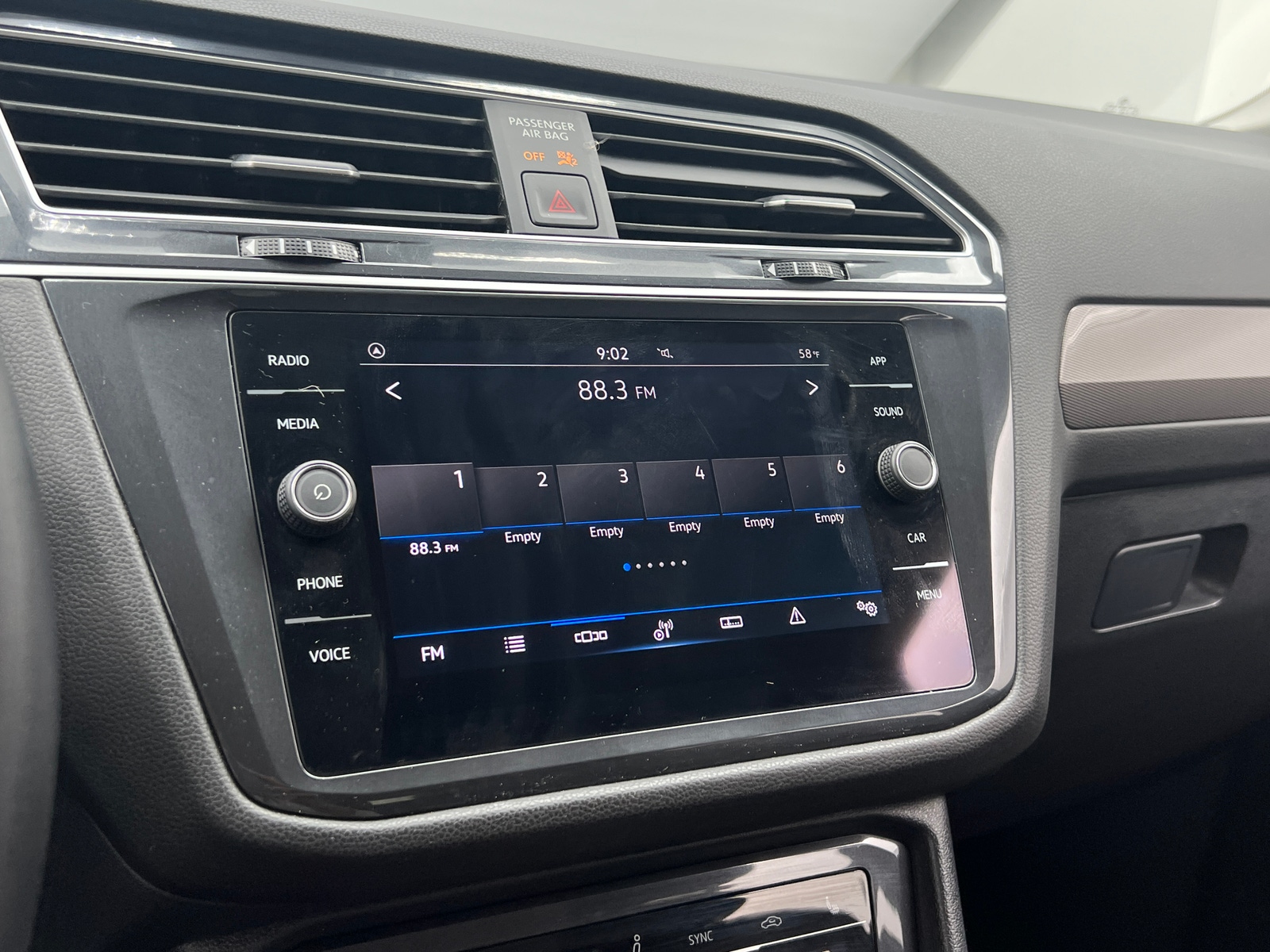 Thumbnail: 2024 Volkswagen Tiguan - 3