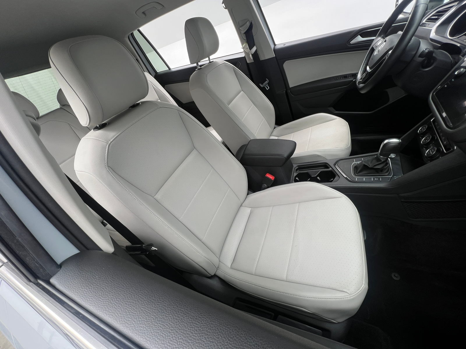 Thumbnail: 2018 Volkswagen Tiguan - 2