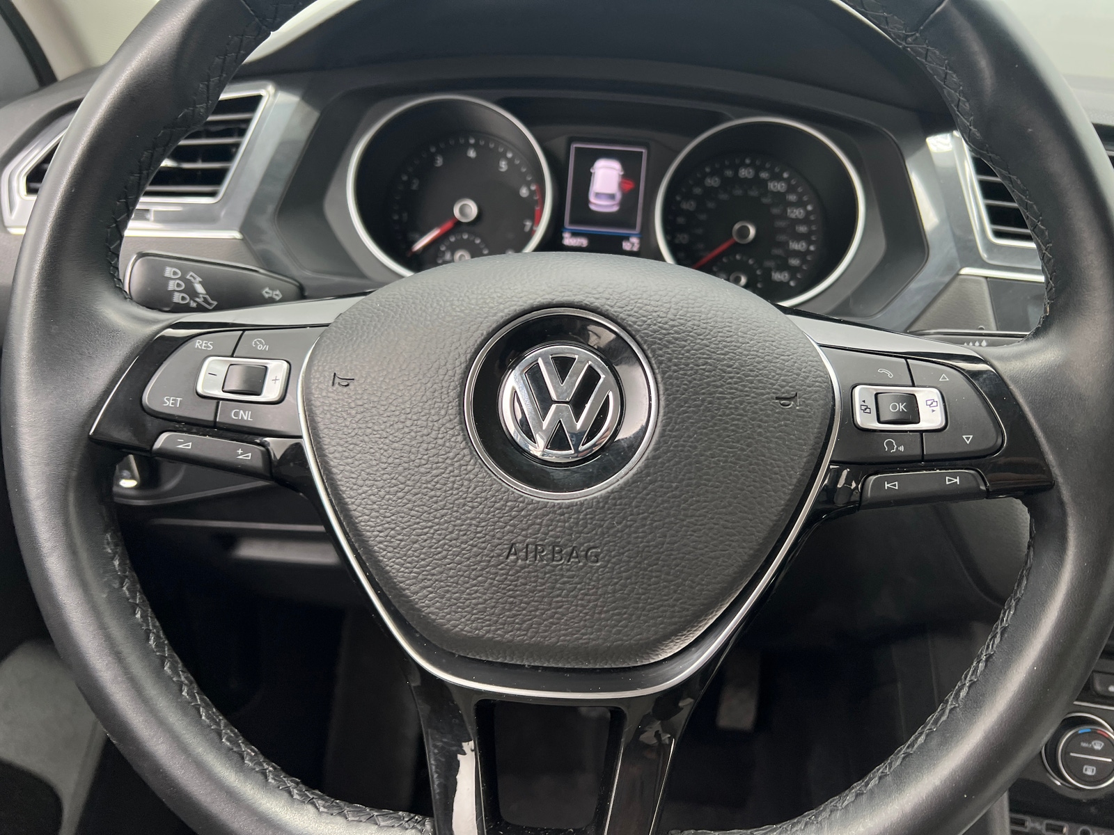 Thumbnail: 2018 Volkswagen Tiguan - 5