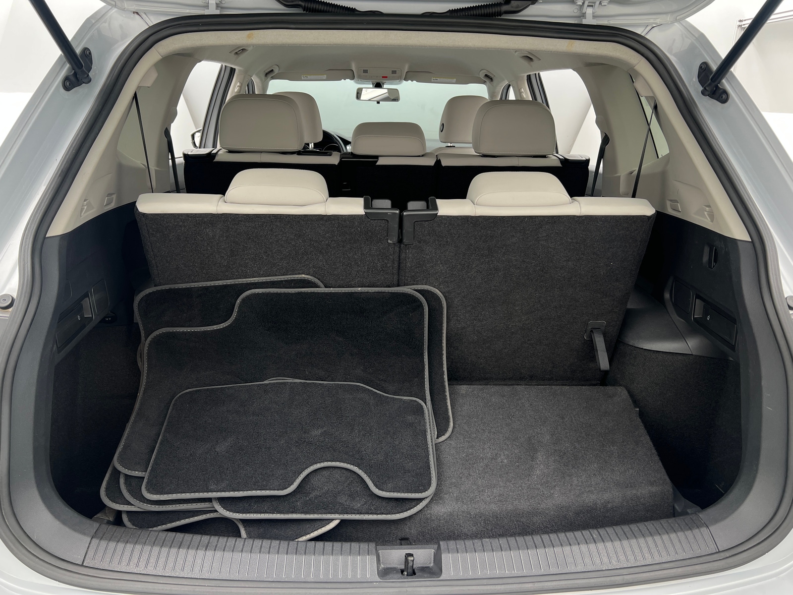 Thumbnail: 2018 Volkswagen Tiguan - 7