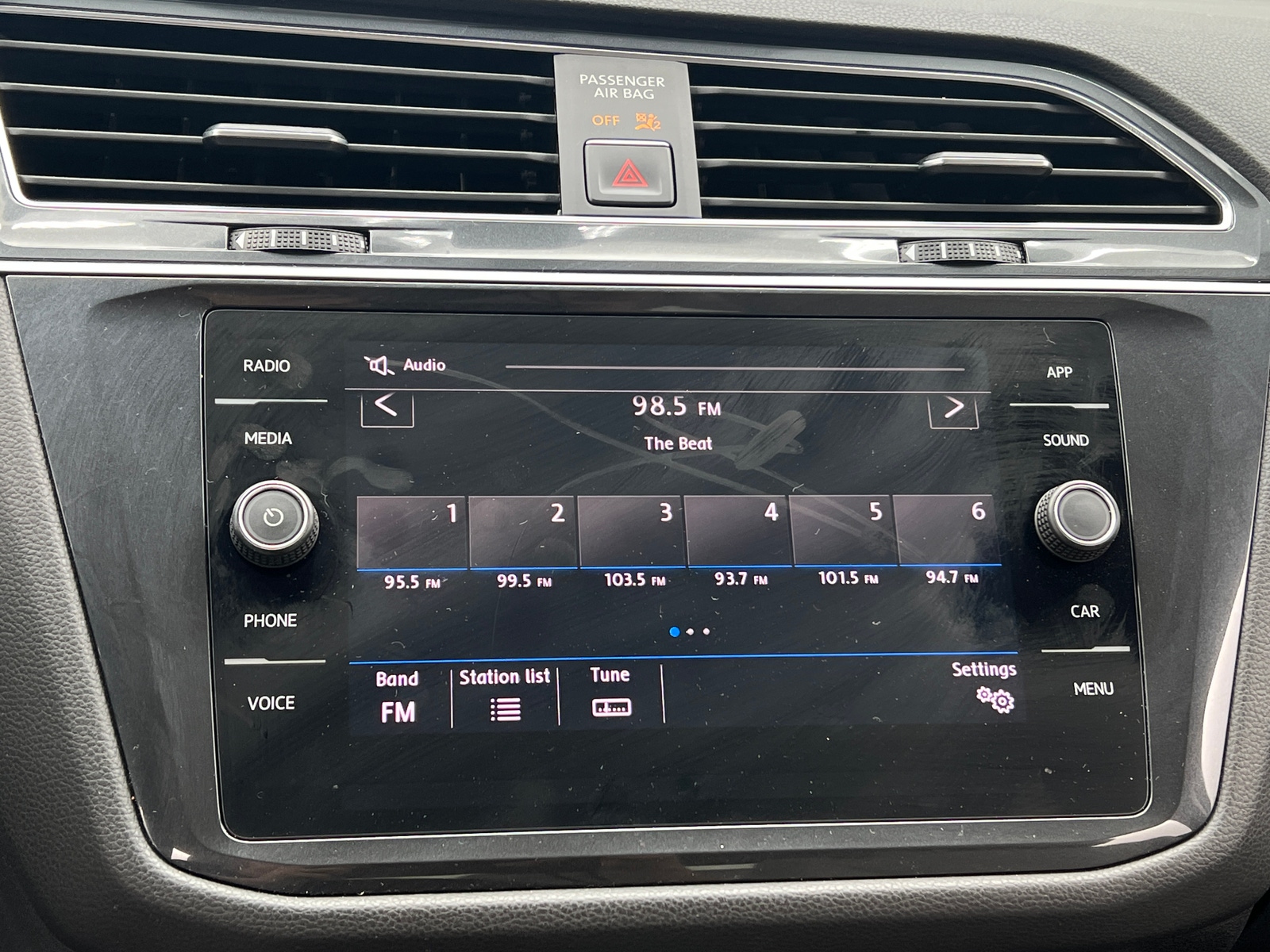 Thumbnail: 2018 Volkswagen Tiguan - 4