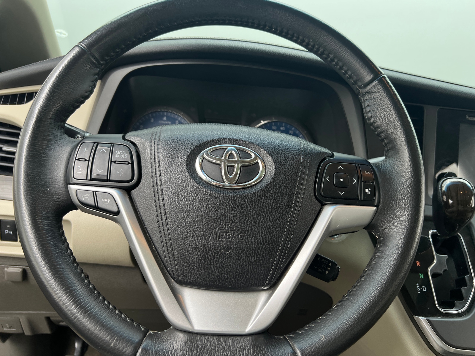 Thumbnail: 2017 Toyota Sienna - 4