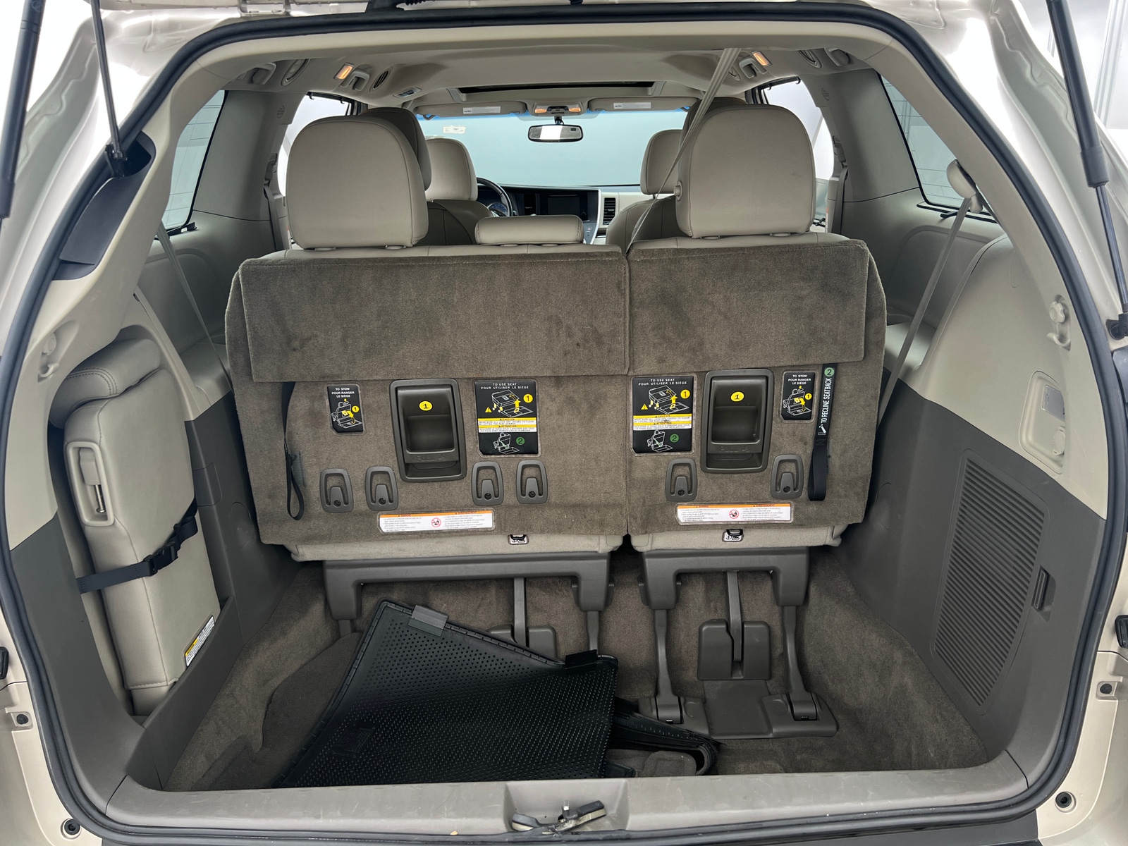 Thumbnail: 2017 Toyota Sienna - 6