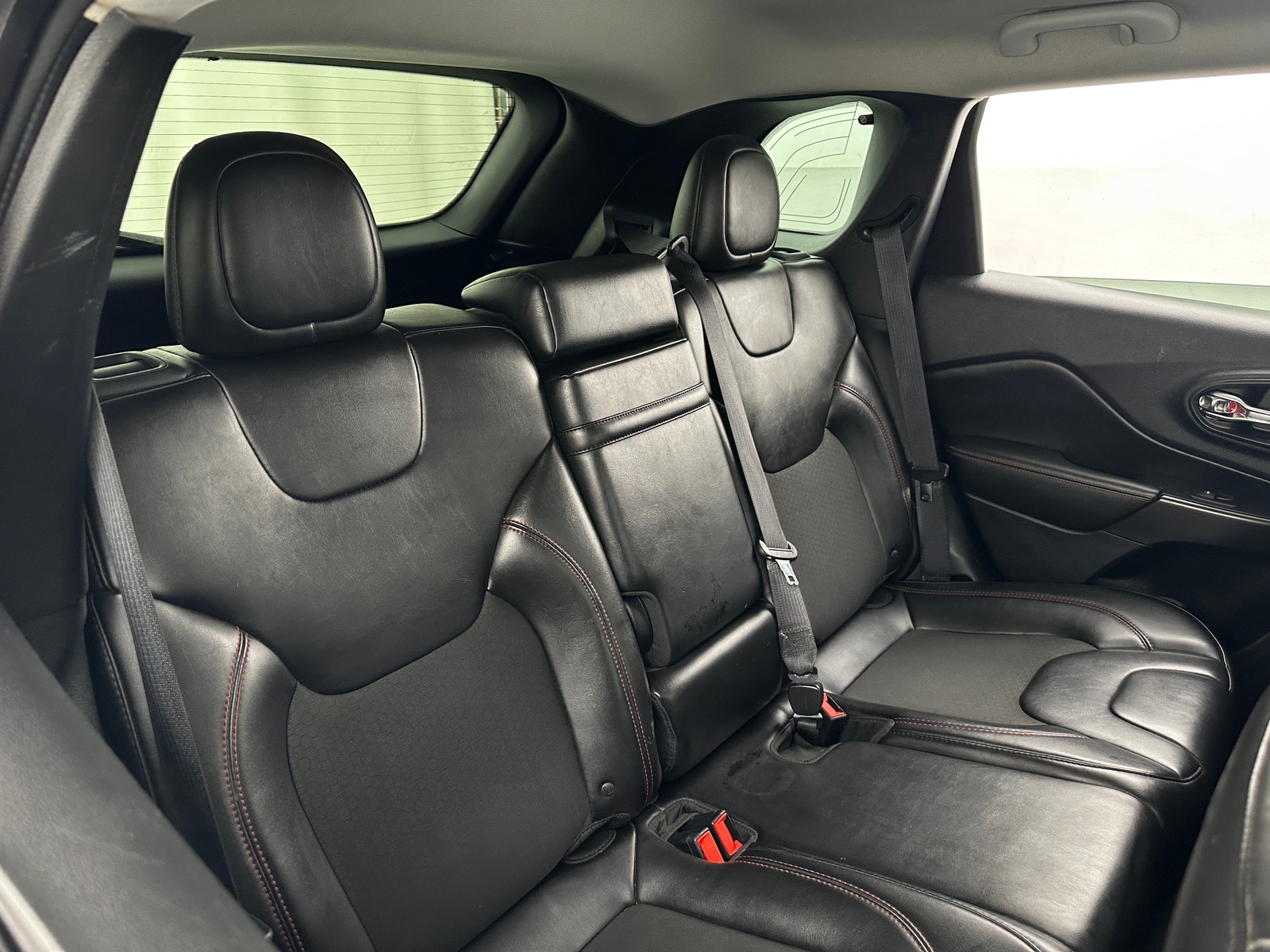 Thumbnail: 2019 Jeep Cherokee - 6