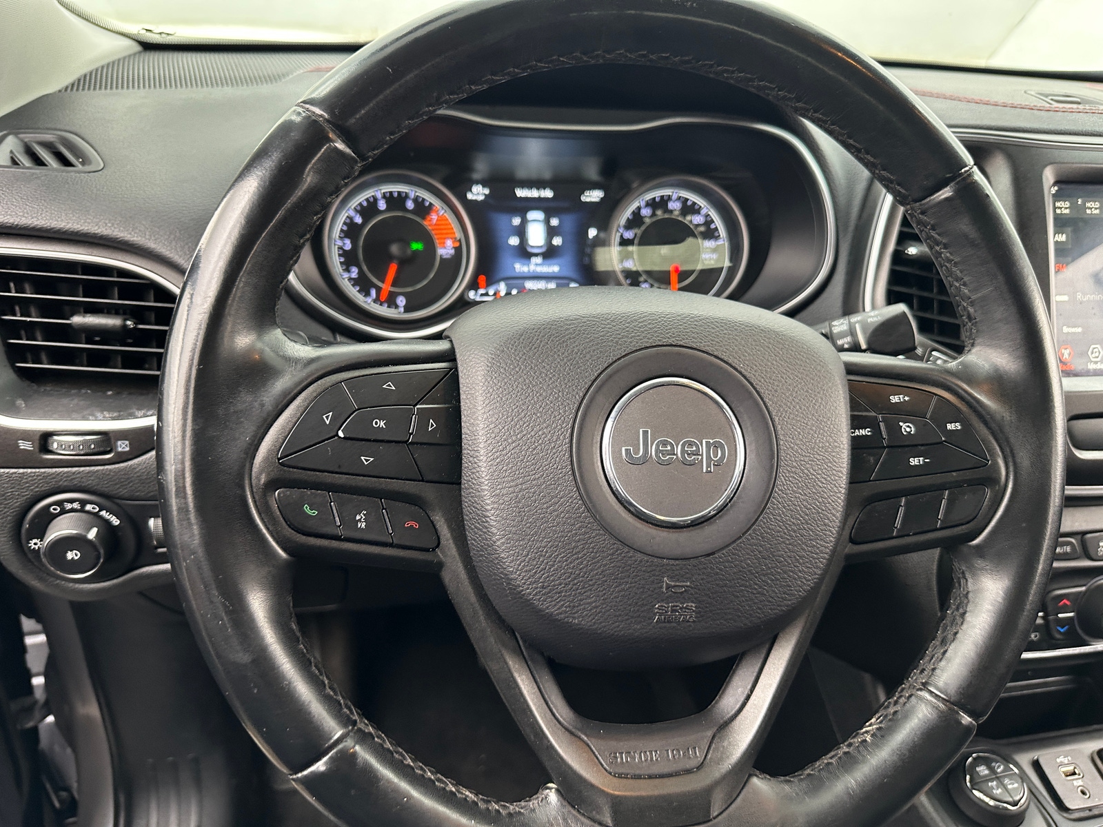 Thumbnail: 2019 Jeep Cherokee - 5