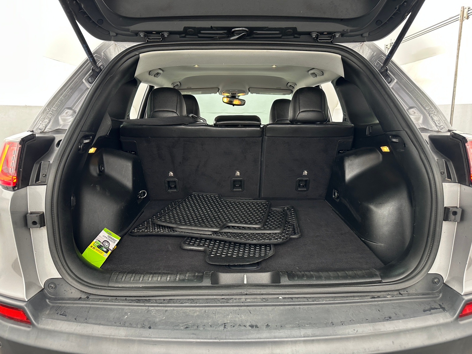 Thumbnail: 2019 Jeep Cherokee - 7