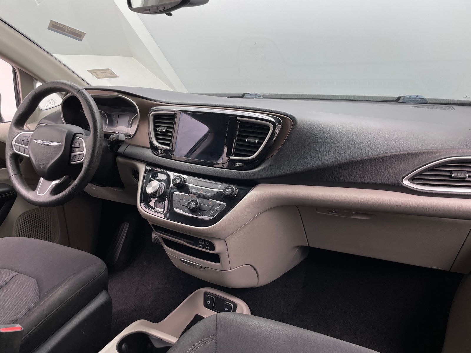 Thumbnail: 2017 Chrysler Pacifica - 3