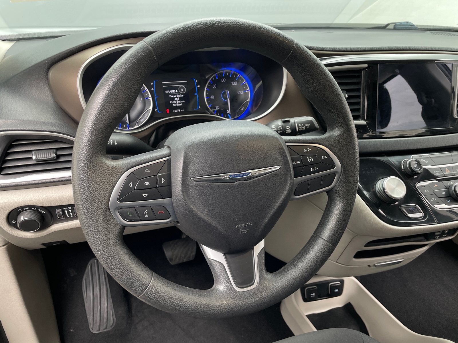 Thumbnail: 2017 Chrysler Pacifica - 5