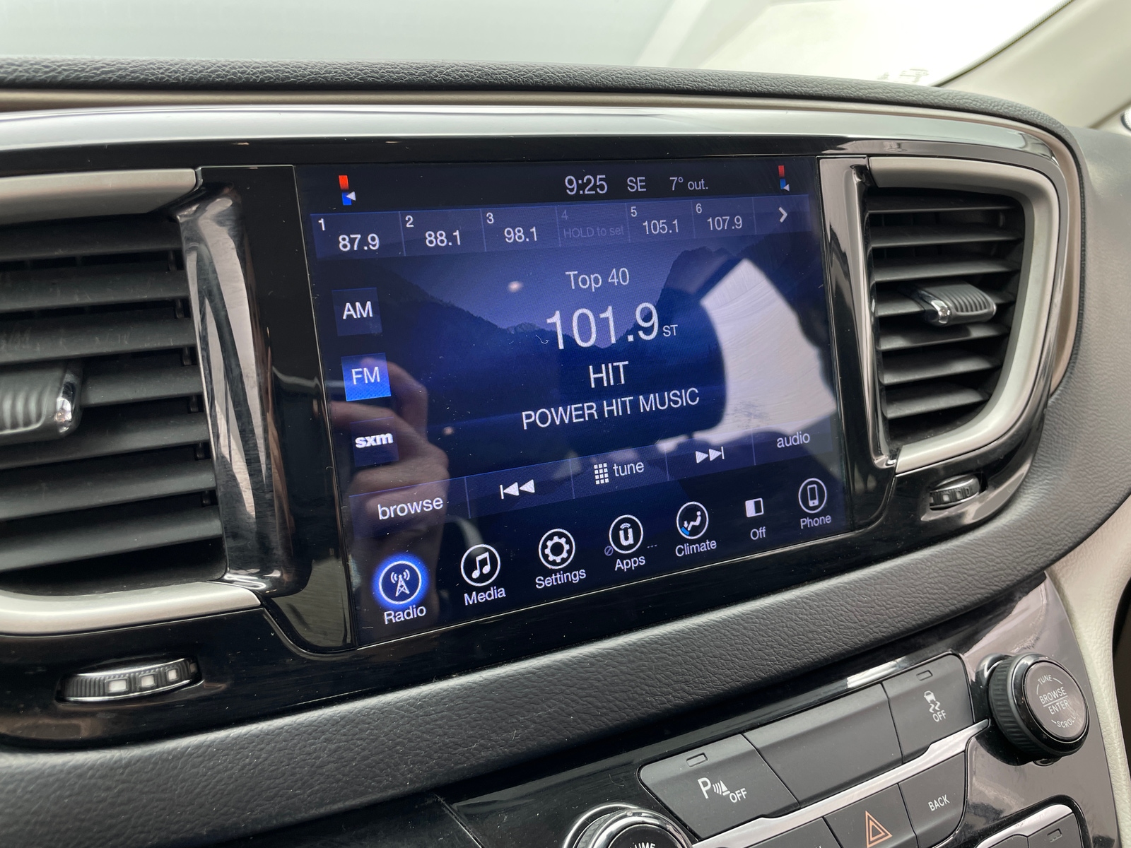 Thumbnail: 2017 Chrysler Pacifica - 4