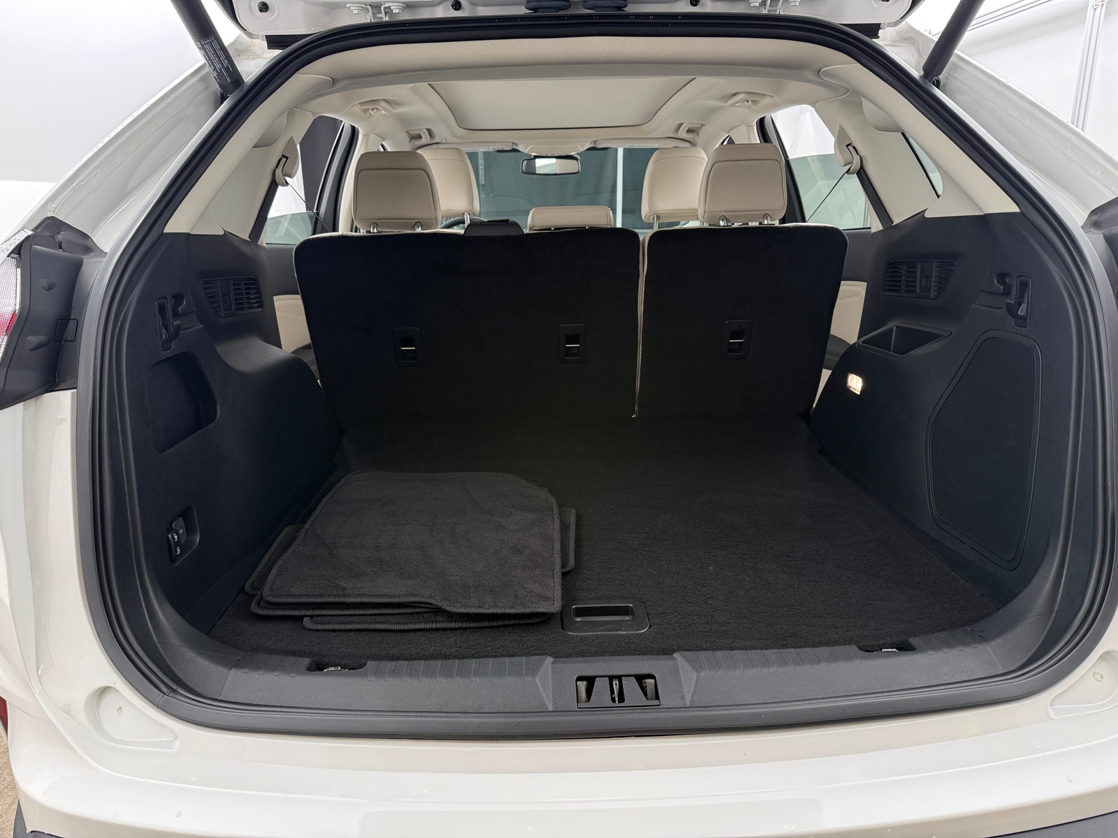 Thumbnail: 2021 Ford Edge - 6