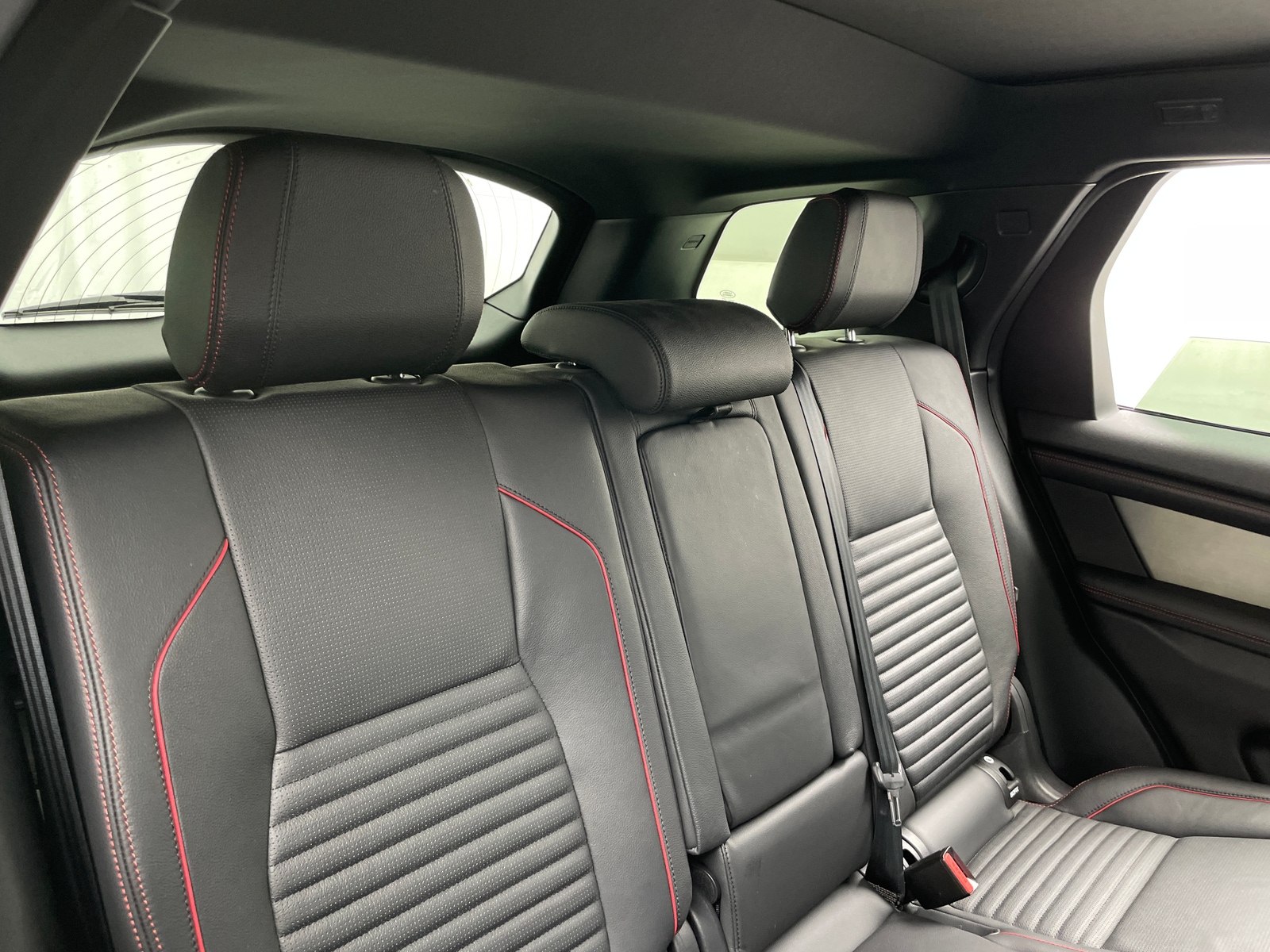 Thumbnail: 2022 Land Rover Discovery Sport - 5