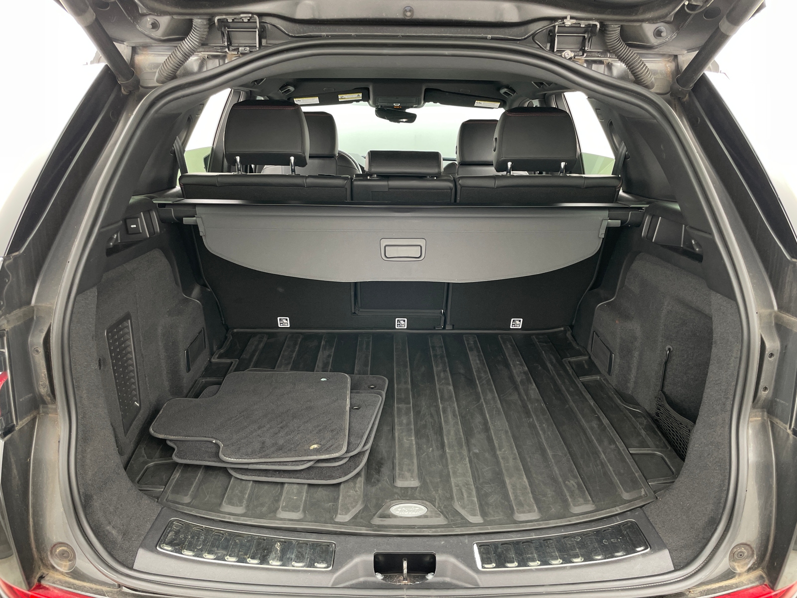 Thumbnail: 2022 Land Rover Discovery Sport - 6